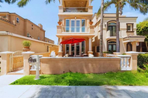 Waves & Sun- Your Huntington Beach Escape